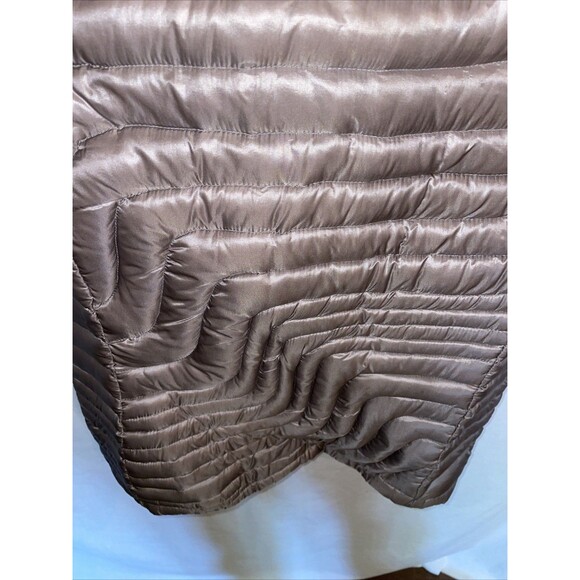 Isis Women’s Puffer Vest Size 10 Gray Going Out Party Warmth - Picture 12 of 12